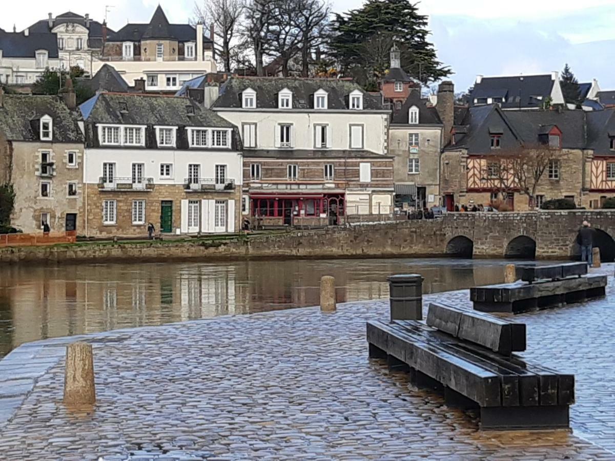 Sur Les Quais De St Goustan - Auray, Cite Medievale De Caractere Abritant Le Port De Saint-goustan - Bretagne Sud